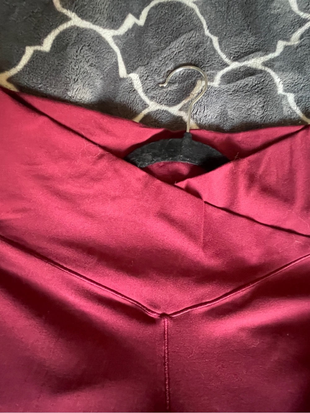 Aerie Real Me High Rise crossover leggings. Size XL Burgundy